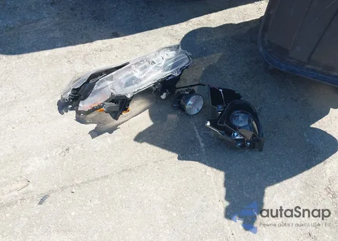 2016 Toyota Rav4 Le z USA, uszkodzony, nr VIN 2T3ZFREV9GW246355